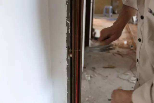 木门磕了一个坑怎么补救,木门避坑