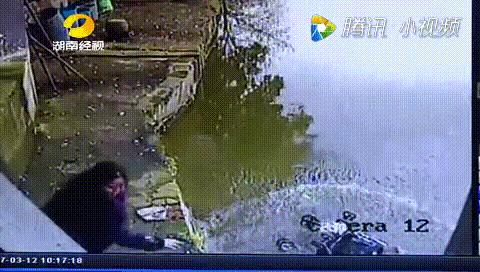 宝宝多大可以用婴儿车推着出去,婴儿车推着才走对宝宝有什么危害