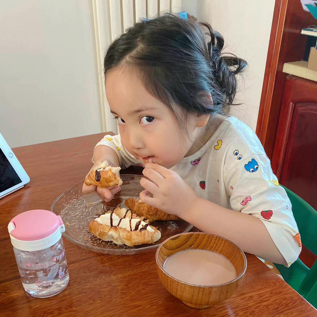 退圈读书、捞快钱、疑似“秃顶”，“表情包”萌娃现状大不同