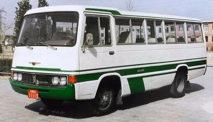 丰田最强的面包车考斯特,丰田考斯特23座中巴车驾驶体验