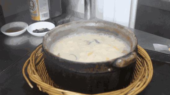 一碗砂锅粥潮汕,一锅原汁原味的粥