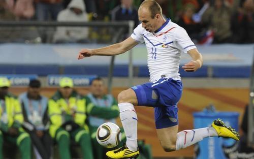 罗本足球属于巨星吗,罗本是当今世界足坛最好的边锋吗