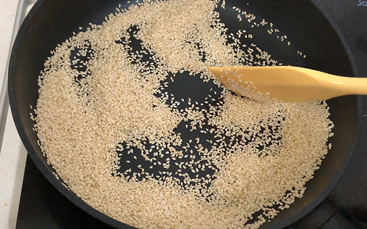 好吃的老式手工牛皮糖,在家如何自制牛皮糖