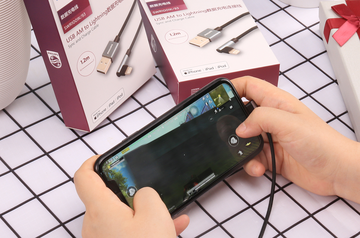 一边充电一边插耳机的转换器,一边充电一边插网线的转接线