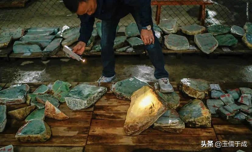 孔雀舞动的瑞丽市——详解云南瑞丽市翡翠玉石市场