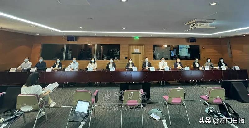 多功能一体轻便卡包,超方便的卡包