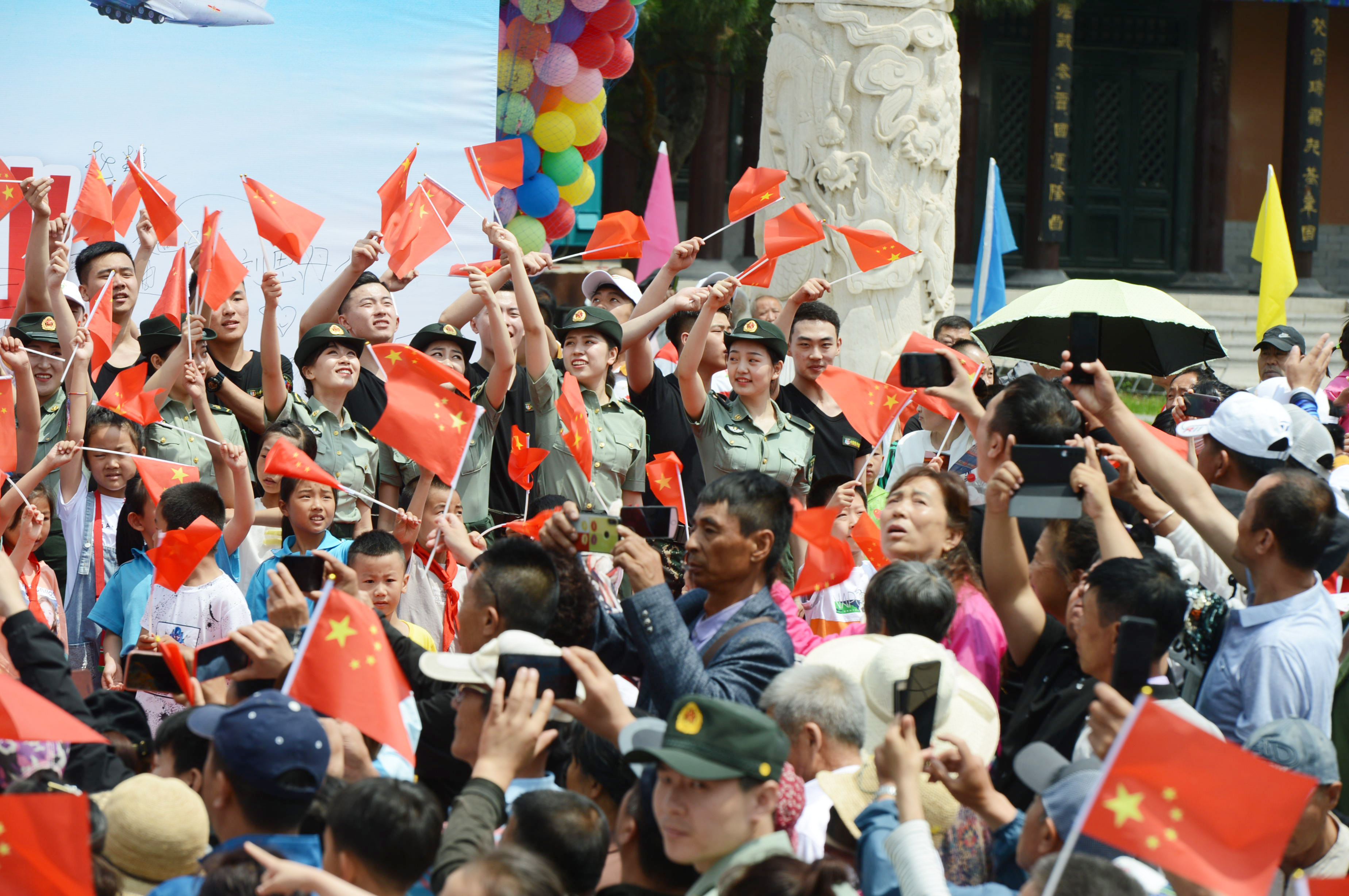 辽宁沈阳：广场“快闪”掀起参军热