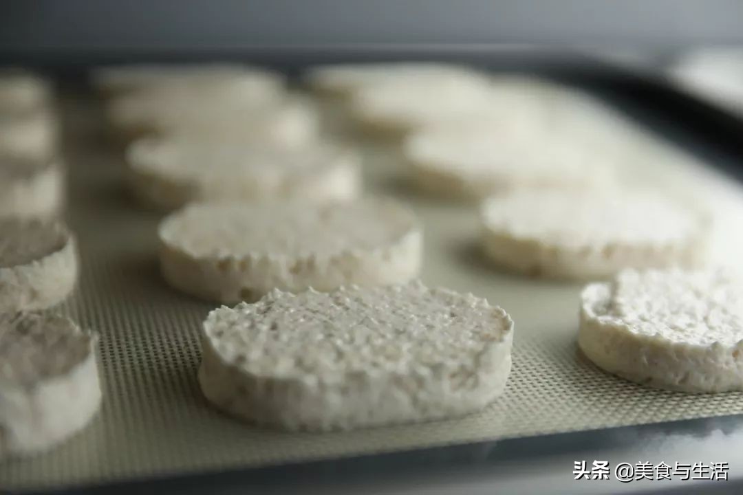 竟然比马卡龙还好吃?日本爆款小点心朗姆葡萄夹心饼干,超全配方