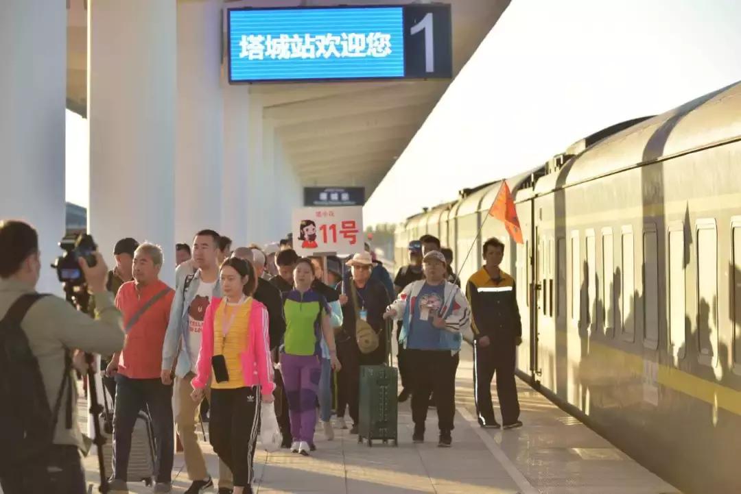 新疆铁路2024出疆列车时刻表,11月10日新疆铁路调图