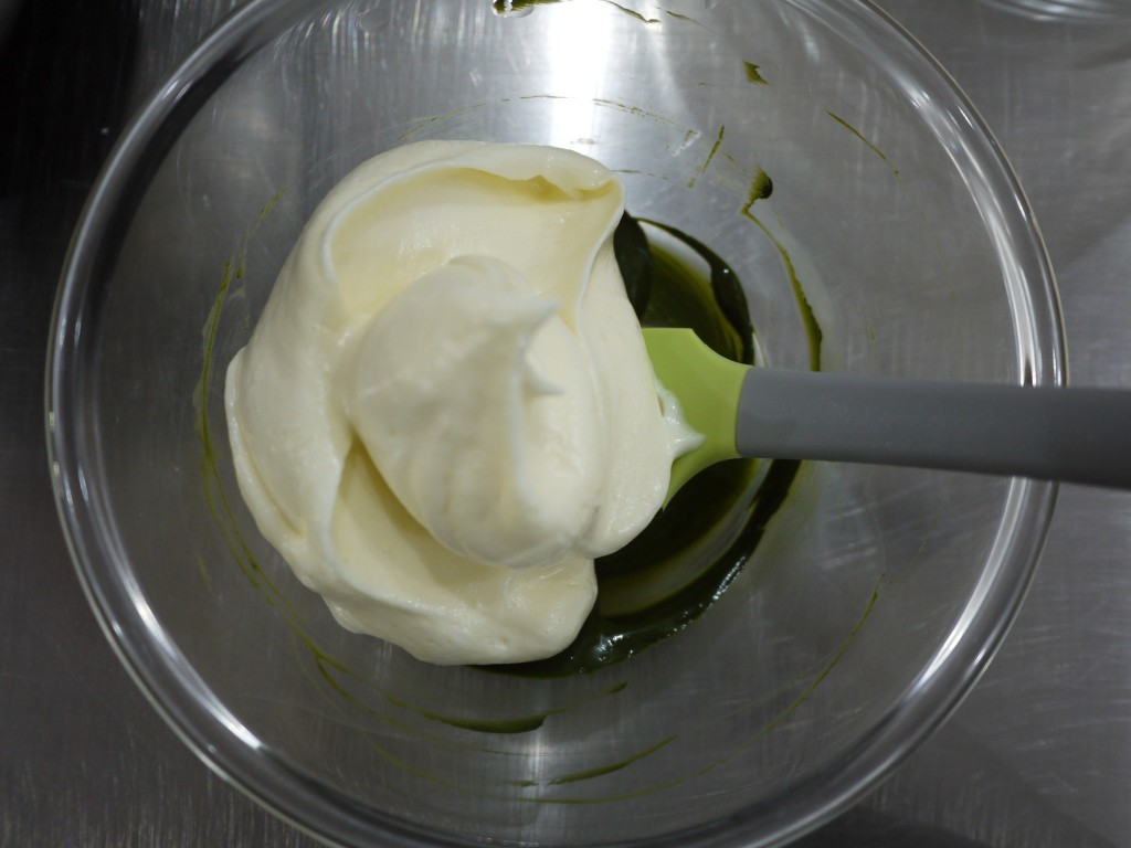 抹茶蛋糕松软细腻有诀窍,抹茶蛋糕撒上抹茶真的好吃