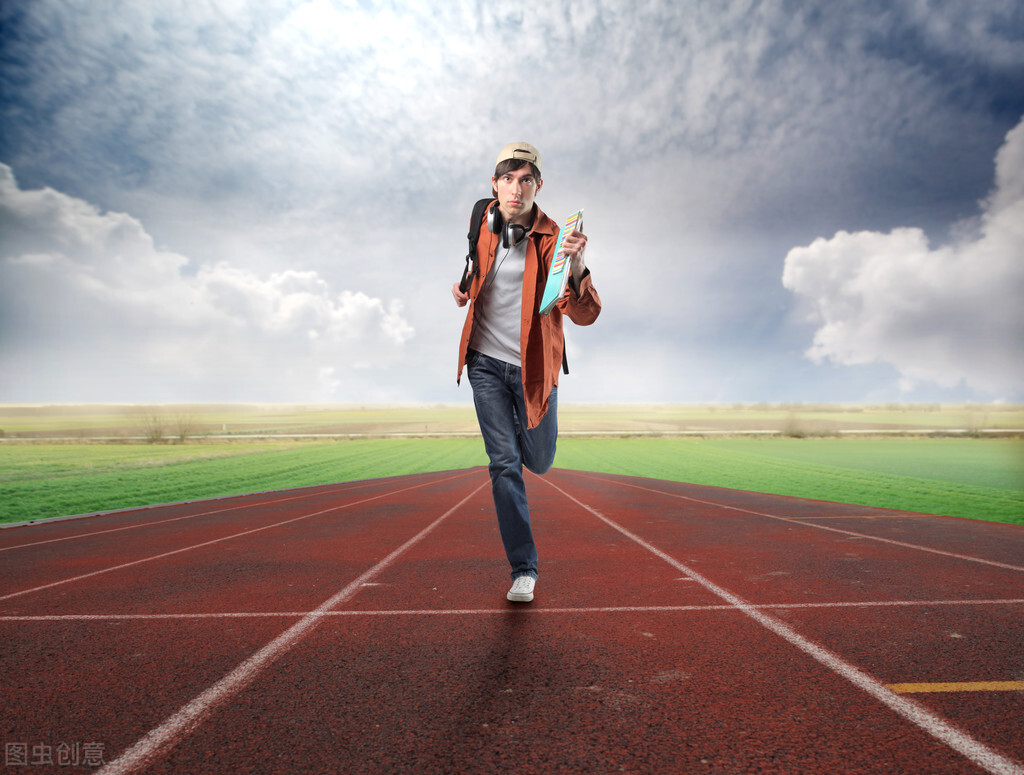 跑步必备的三大装备有哪些,适合年轻人的跑步装备