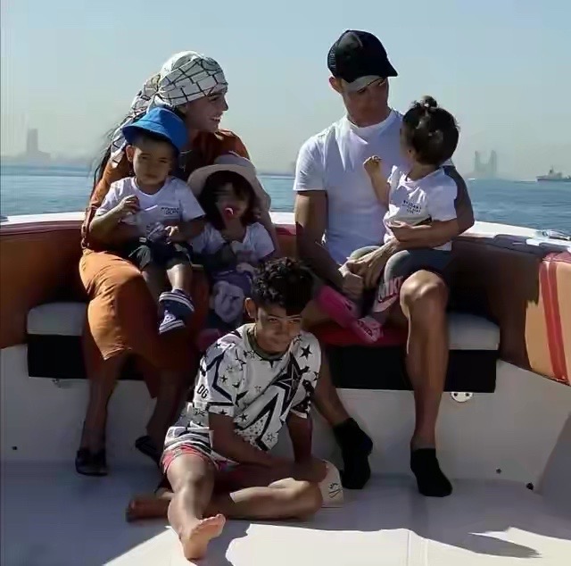 c罗宅家的日常,c罗宅家