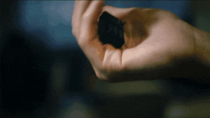 比银行卡还小的手机，4G网络只用2G功能，九宫格按键蓝牙接听电话