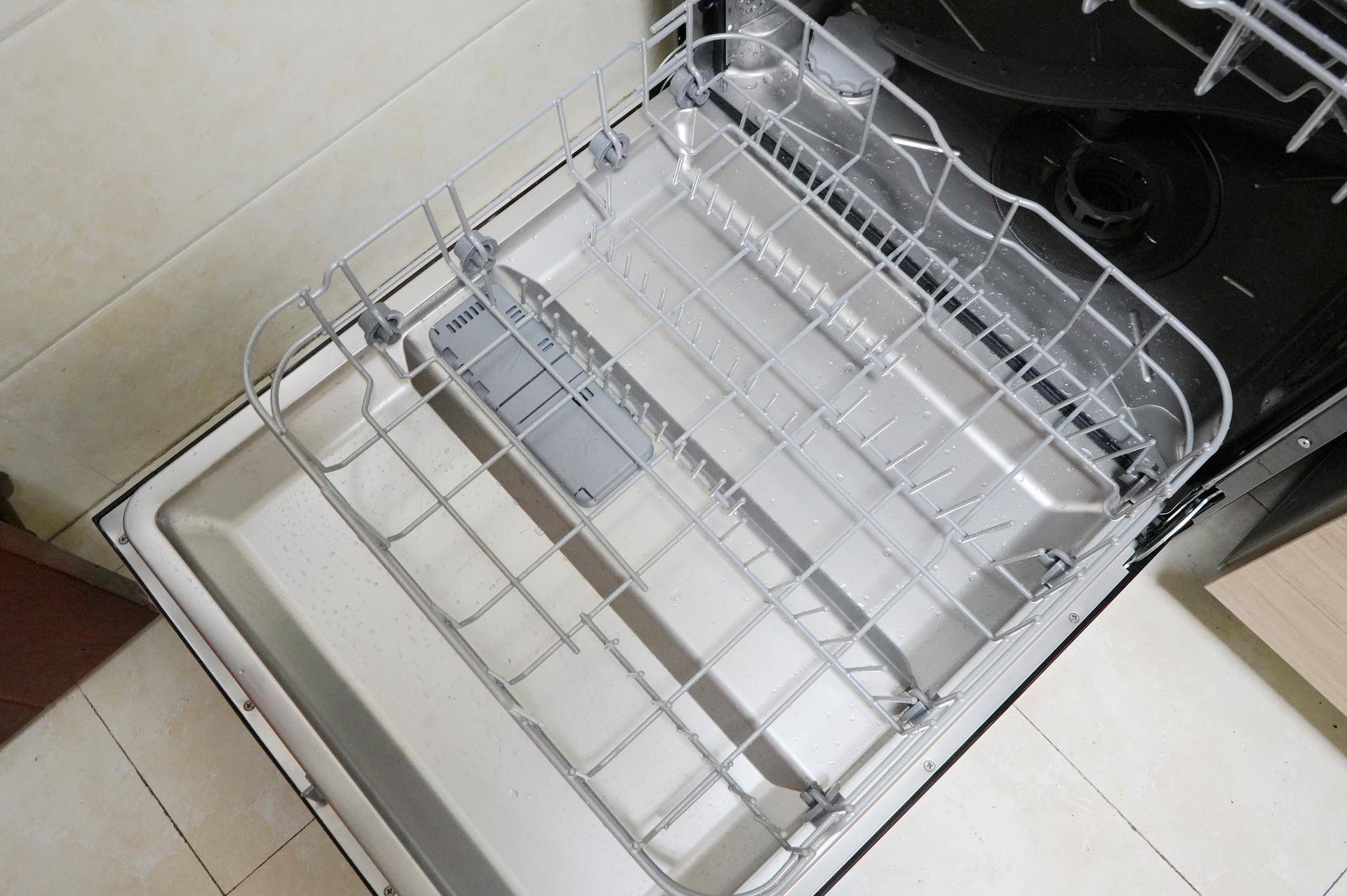 解放双手洗碗机图片,海尔eyw13028洗碗机测评