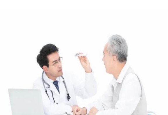 眼睛疼前面有黑点出现,眼睛前面总有黑点在飘是什么原因