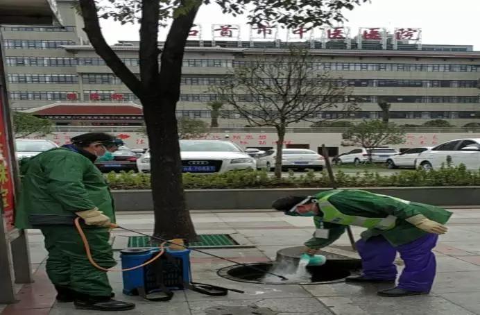 医护人员奔赴抗疫一线,带着家人一起踏上旅途