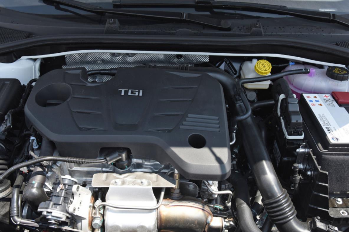 同重量的轿车和suv哪个省油,15万买强实力家用车买这4款准没错