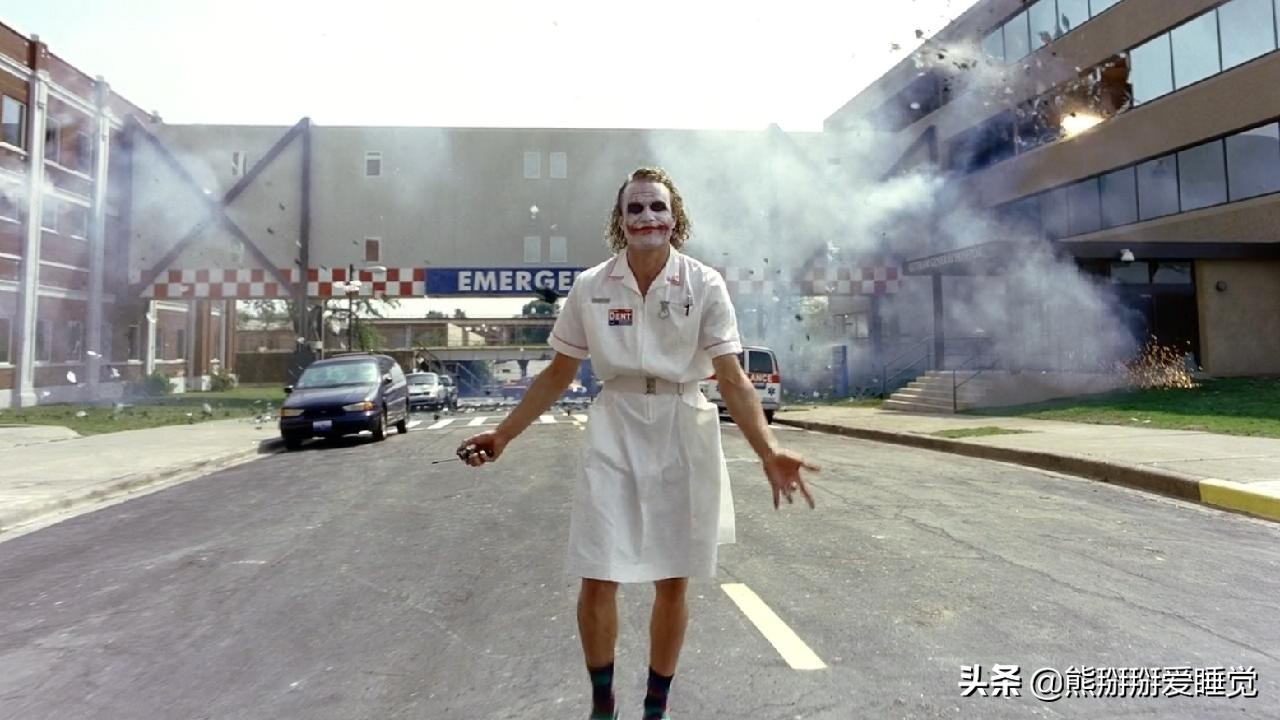 dc漫画蝙蝠侠与小丑是亲兄弟吗,蝙蝠侠漫画小丑的身份