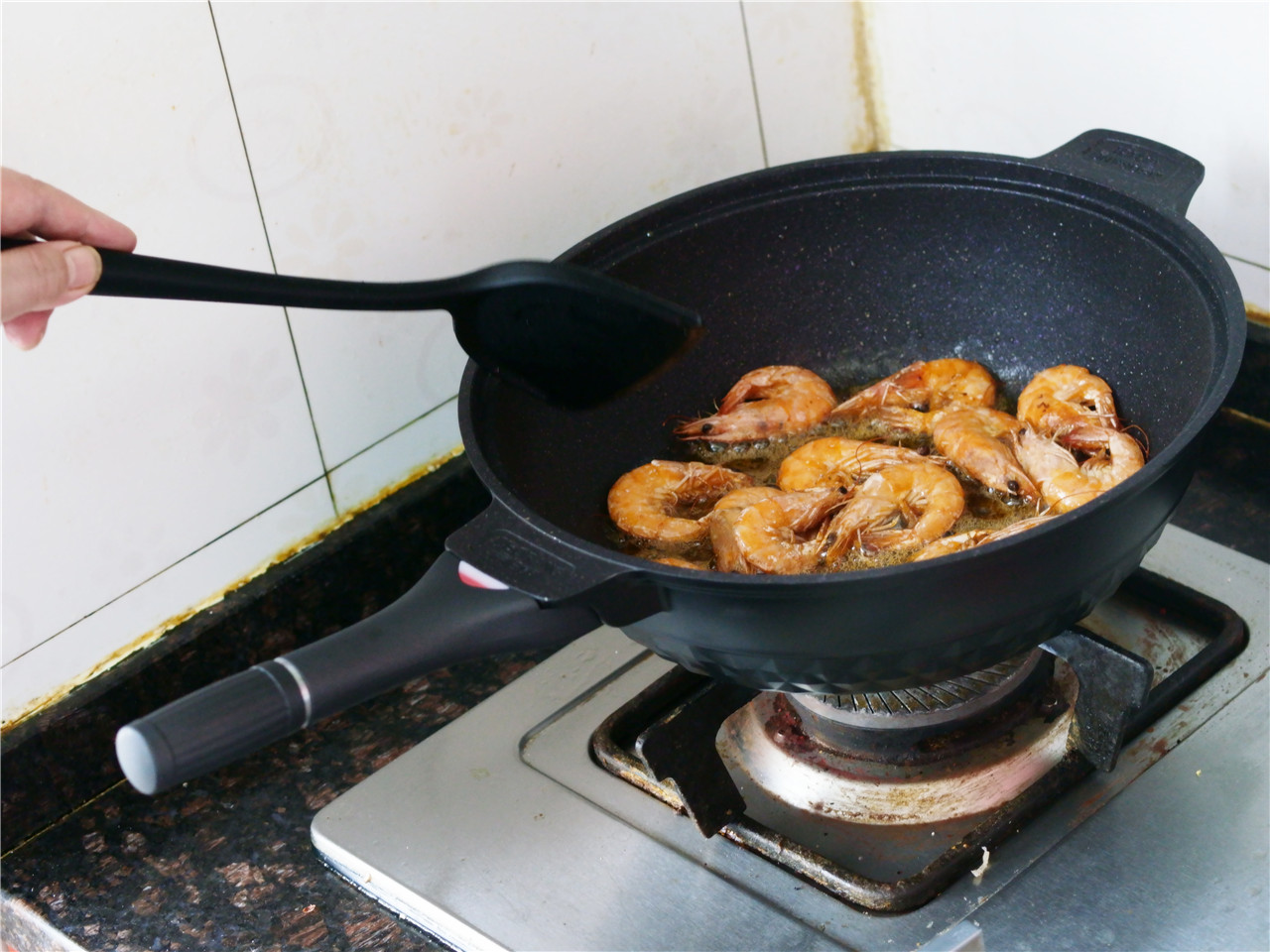 英国帝伯朗灵感系列紫钻钛金多用锅让居家烹饪变的快乐起来