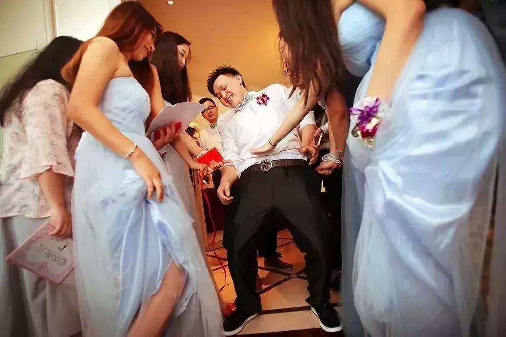 婚礼堵门活跃气氛的游戏,婚礼堵门游戏一般挑几个