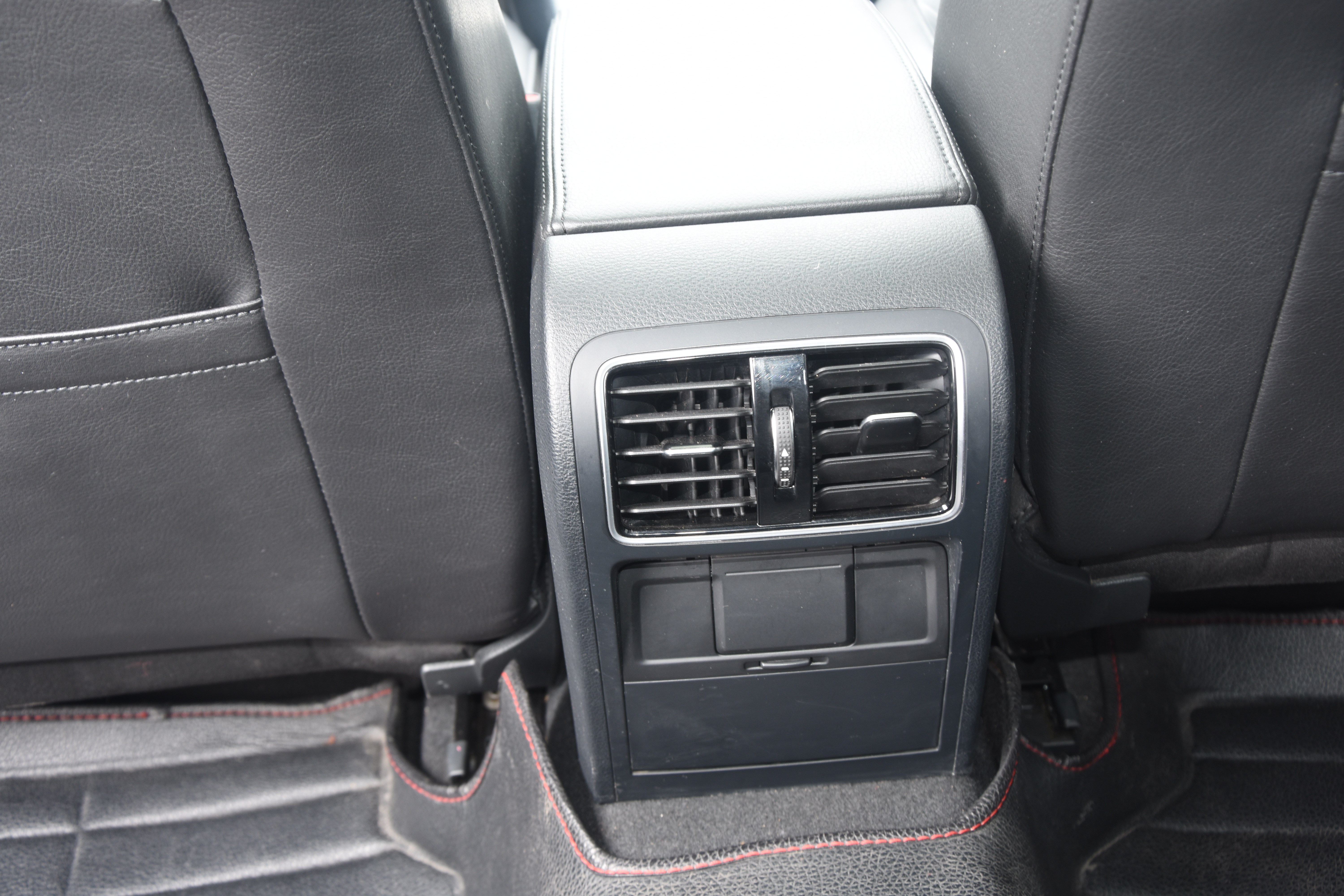 帕萨特对比迈腾有什么区别,帕萨特迈腾详细对比