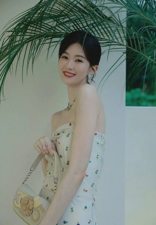 乔欣的迷你包包是什么品牌,乔欣最近有什么剧