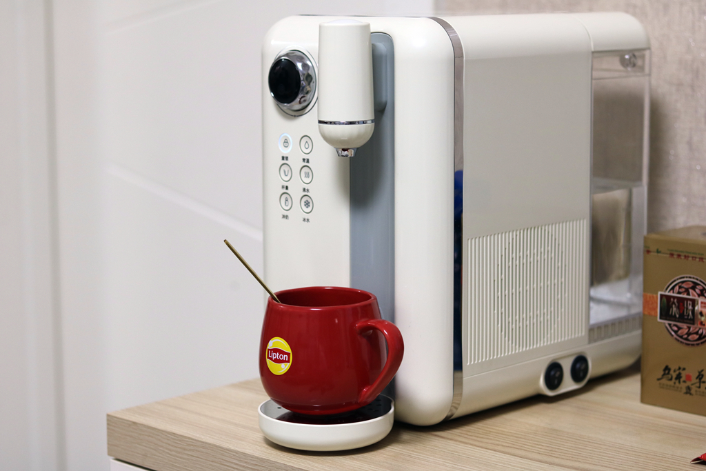 恒温可调半导体制冷水机,grossag和魔凡饮水机哪个好