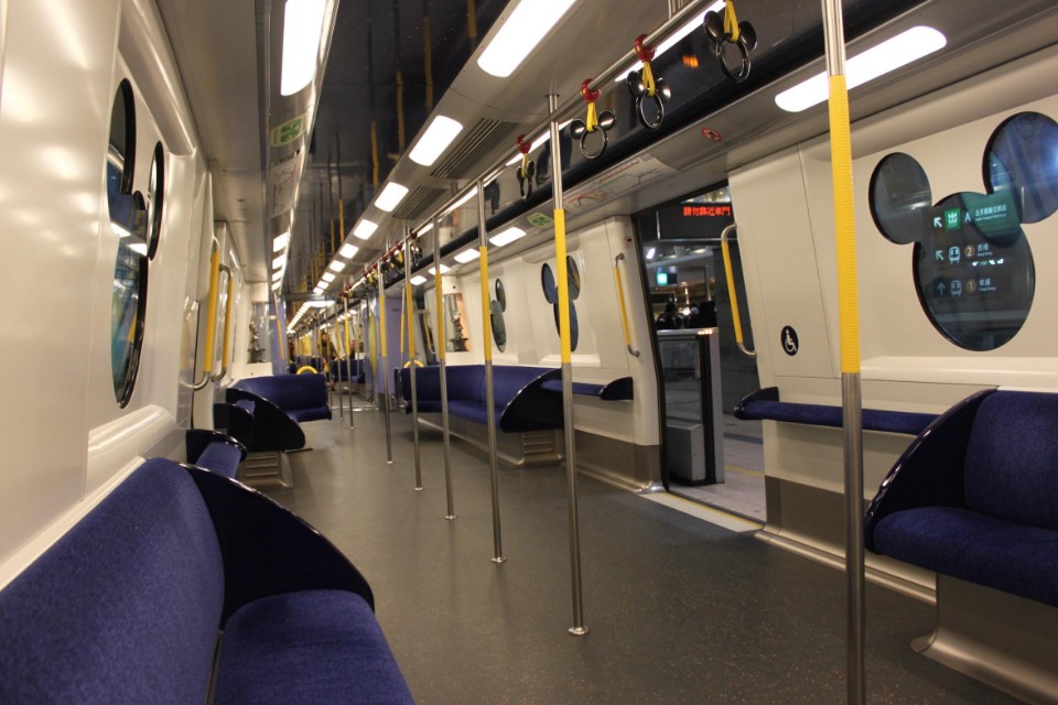 香港迪士尼vs上海迪士尼哪个便宜,香港迪士尼乐园和上海迪士尼乐园