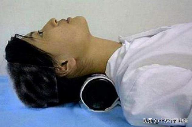 枕啤酒瓶能治颈椎骨刺吗,枕头下放个啤酒瓶能治颈椎