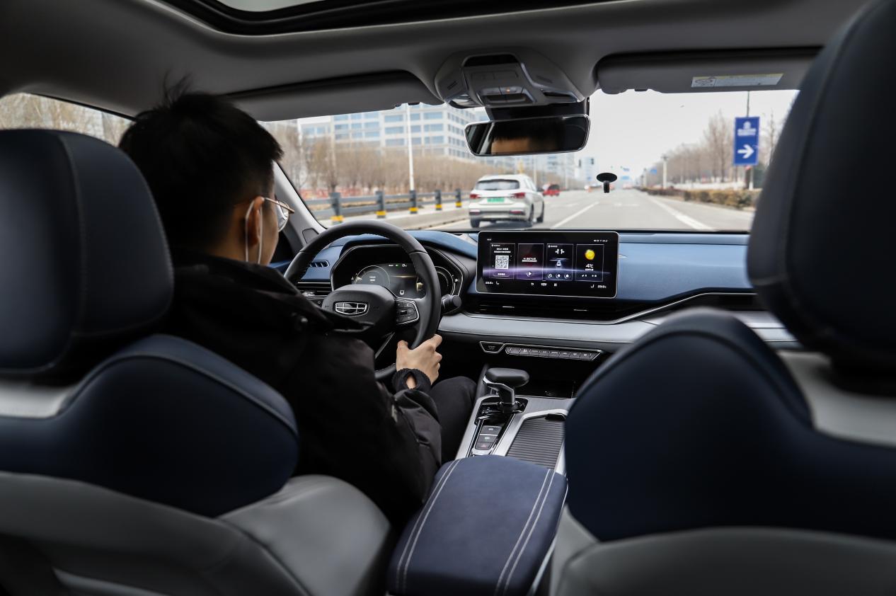 年轻先从动力开始试驾吉利星瑞,颜值才华全都要深度试驾吉利星锐