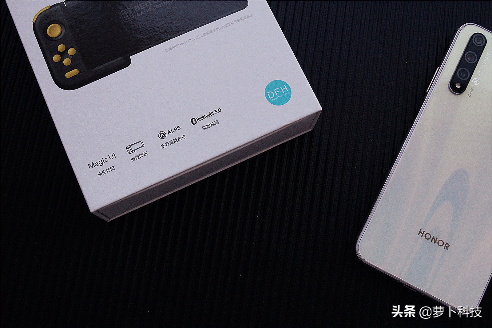 北通h1游戏手柄测评,北通h1手柄玩和平精英怎么锁定