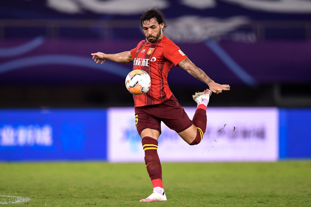 广州恒大最新归化球员,欠薪两个月不给怎么办