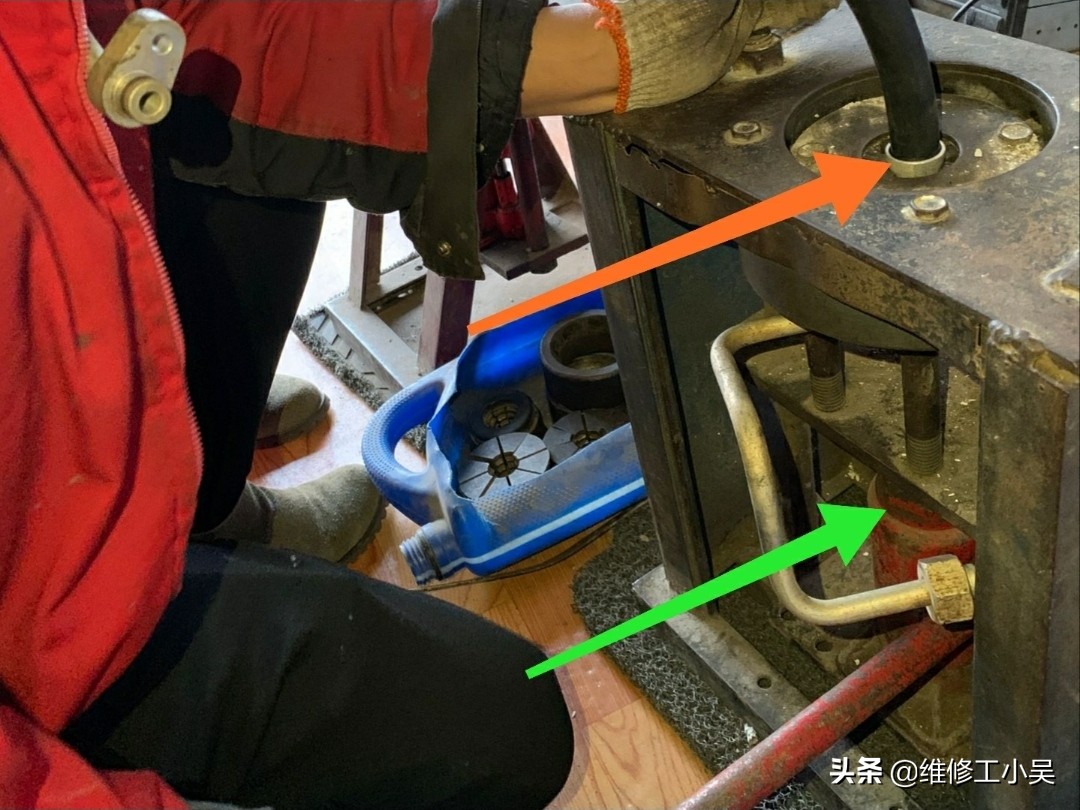 空调修理师傅泄漏氟利昂,汽车空调管道漏氟维修多少钱