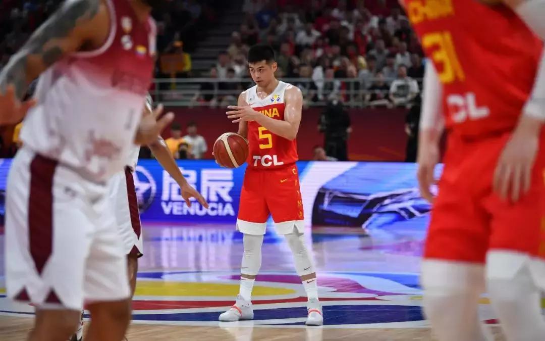 三分球手感冰凉，关键时刻掉链子，中国男篮“生死战”崩盘