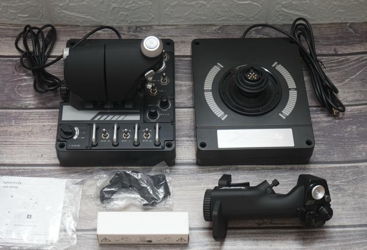 罗技x56飞行摇杆怎么用,罗技x56飞行摇杆