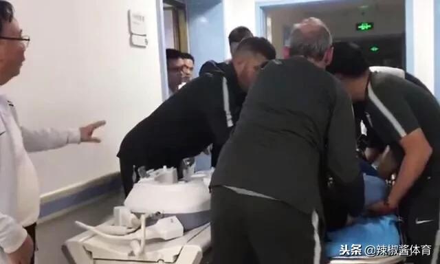 穆谢奎晕倒视频,穆谢奎骨折