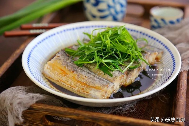 带鱼段油炸的蒸带鱼家常做法,蒸带鱼怎么做好吃又简单家常做法