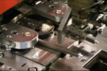 把锁锁上了怎么弄下来,锁怎么样是锁上的