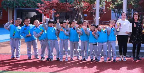 足球转动梦想绿茵放飞希望——曲江南湖小学举办第二届校园足球赛