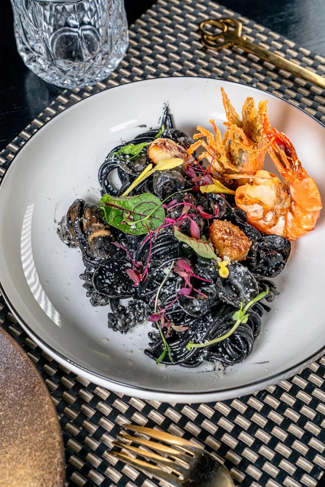 召唤佛山大胃王！足足八层高XXXXXL号大力水手汉堡，全部吃完免单