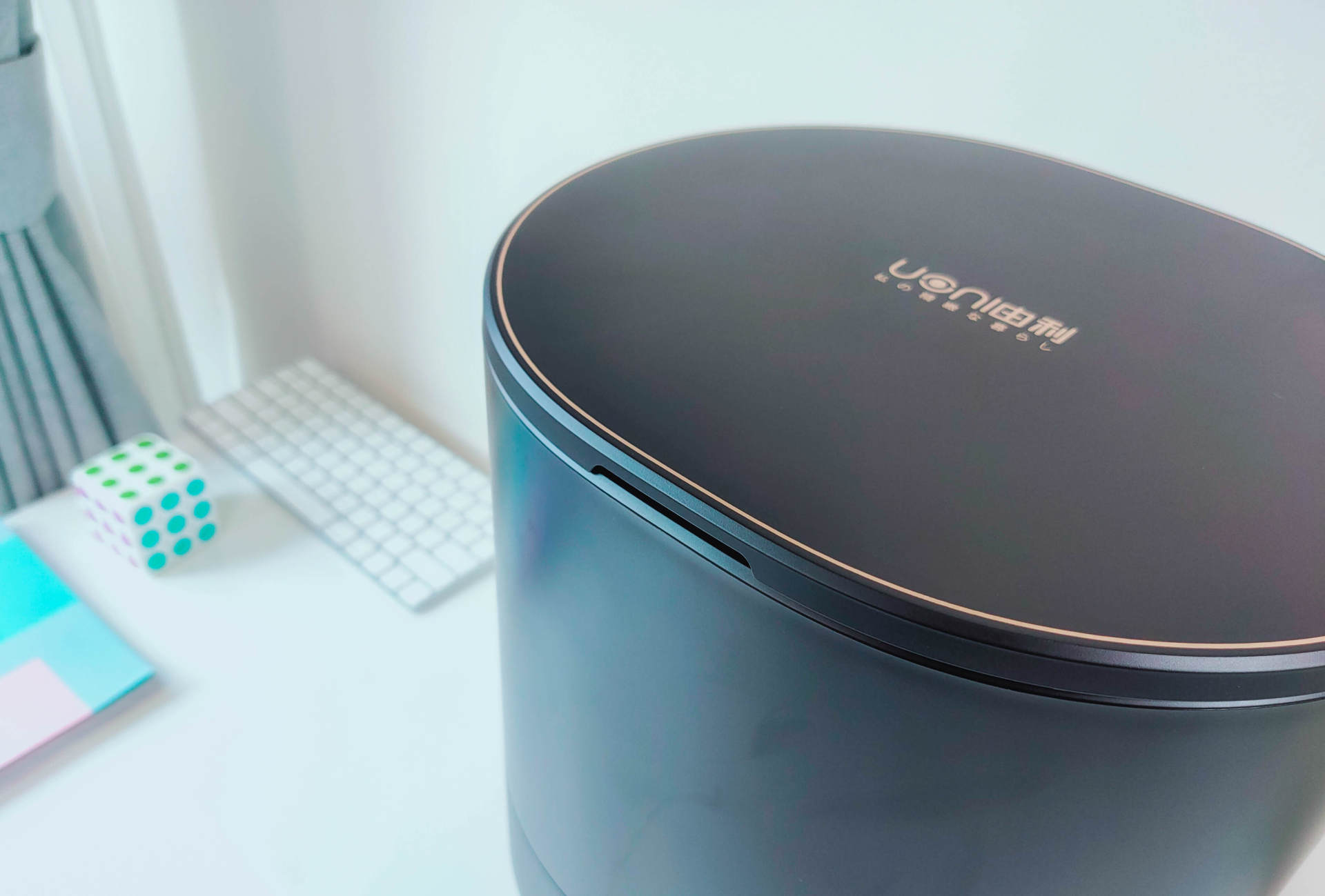 连垃圾都懒得倒，由利扫地机器人评测：垃圾自动收集，一月一次