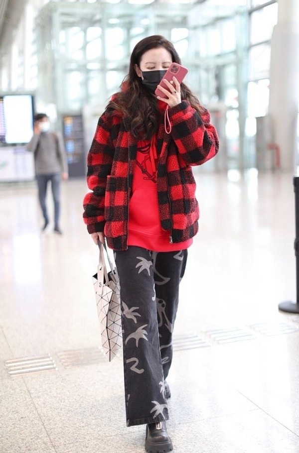 过年不穿红色怎么搭配,过年不应该穿的颜色