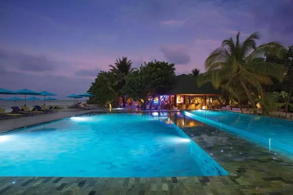 马尔代夫七星选岛全攻略,马尔代夫沙滩别墅出海游泳