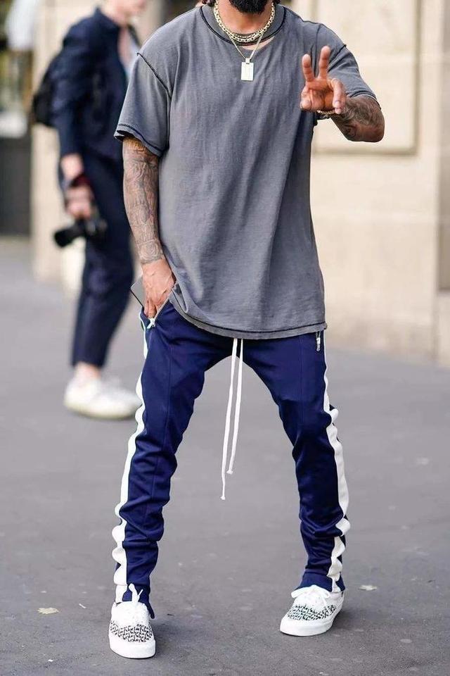 美国潮牌T恤,潮牌正品fearofgodessentials