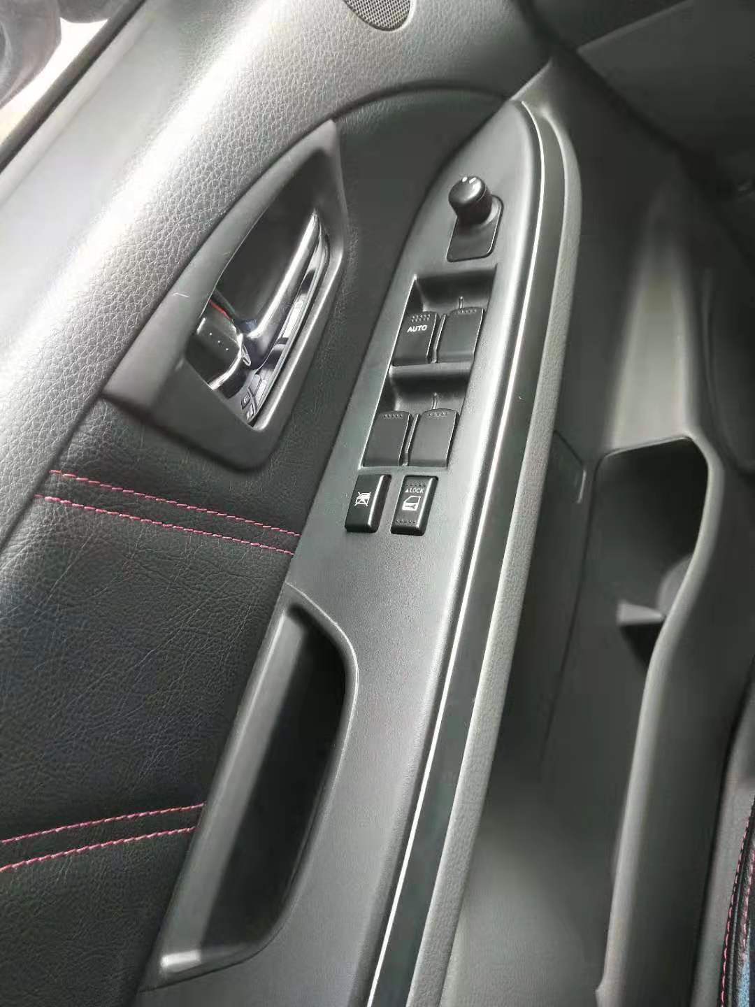 胖哥评测铃木雨燕1.3,胖哥试驾铃木雨燕的视频