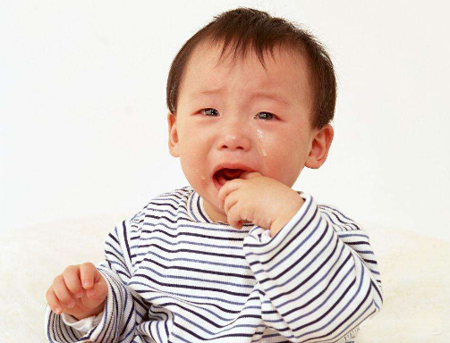 9个月宝宝没出牙不吃奶,9个月纯母乳宝宝没长牙