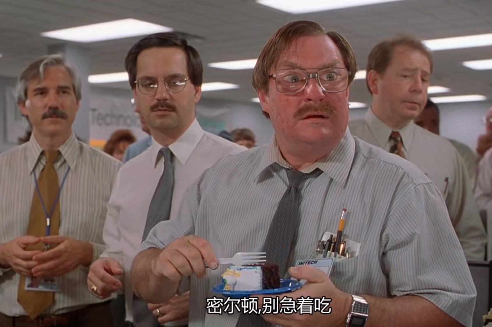 电影《上班一条虫》：“职场可怜人”勇敢说不才能实现自我救赎