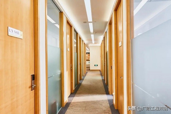 三雄极光和三雄照明区别,三雄极光极简灯