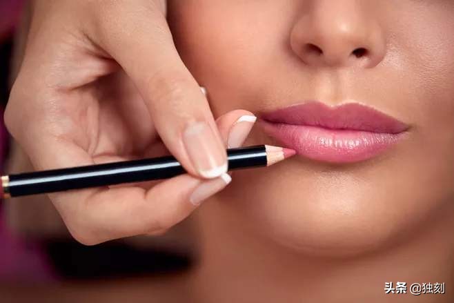 被低估的唇线笔，掌握正确的使用方法，精致唇妆轻松搞定