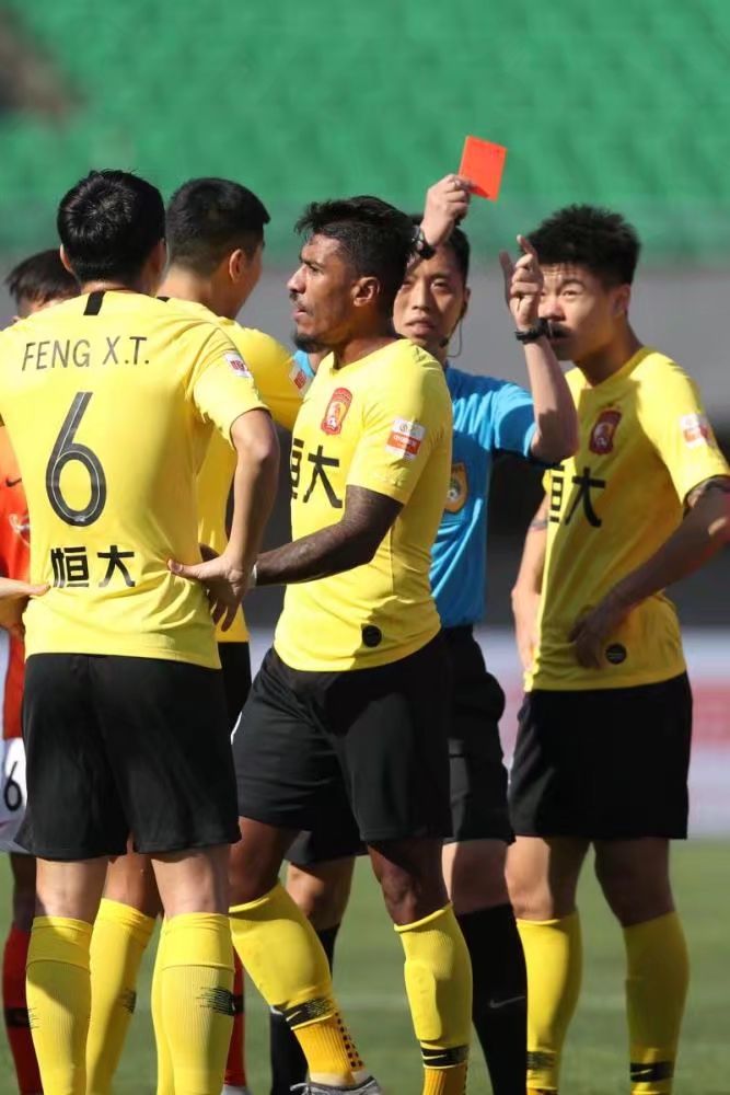 恒大客场0-2完败,恒大主场输球怎么回事